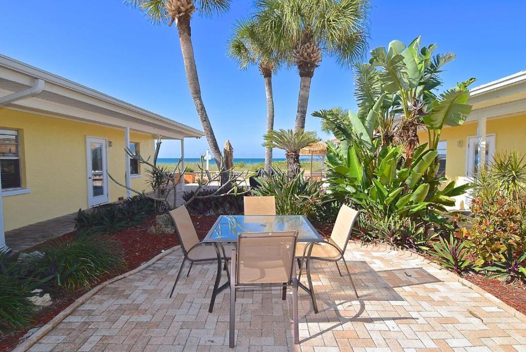 A Beach Retreat on Casey Key Main image 1