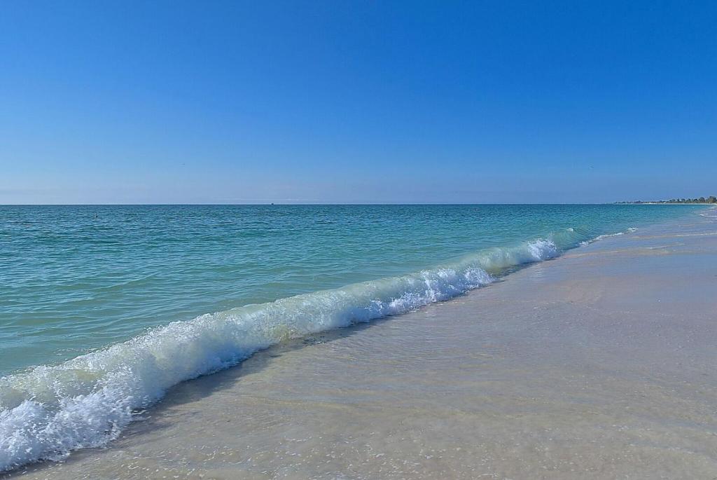 A Beach Retreat on Casey Key Main image 2